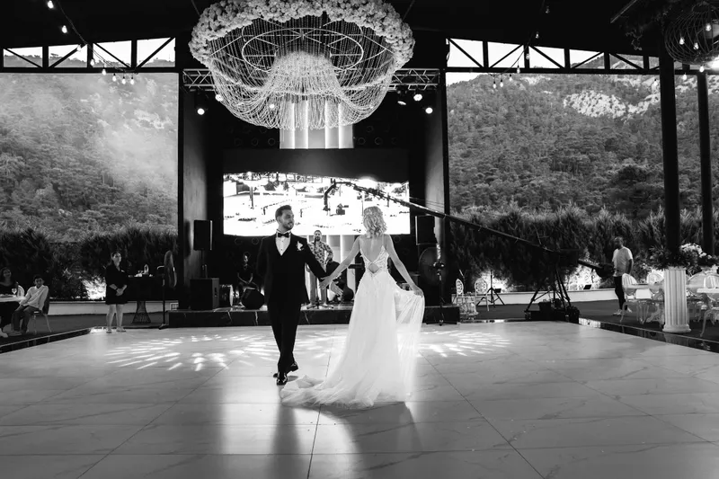 A romantic ballroom backup option for an October 2027 Antalya wedding, showcasing a beautifully arranged indoor space.