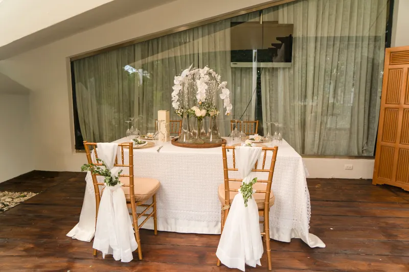 Elegant decorations in an Antalya wedding resort private event space showcasing a beautiful reception area.