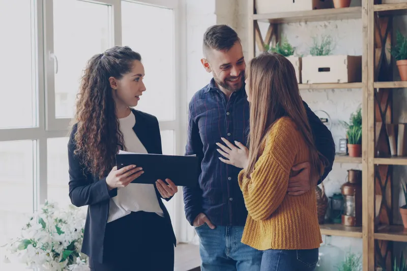 An overview of the benefits of choosing Dubai ready vs off-plan property for real estate investors.