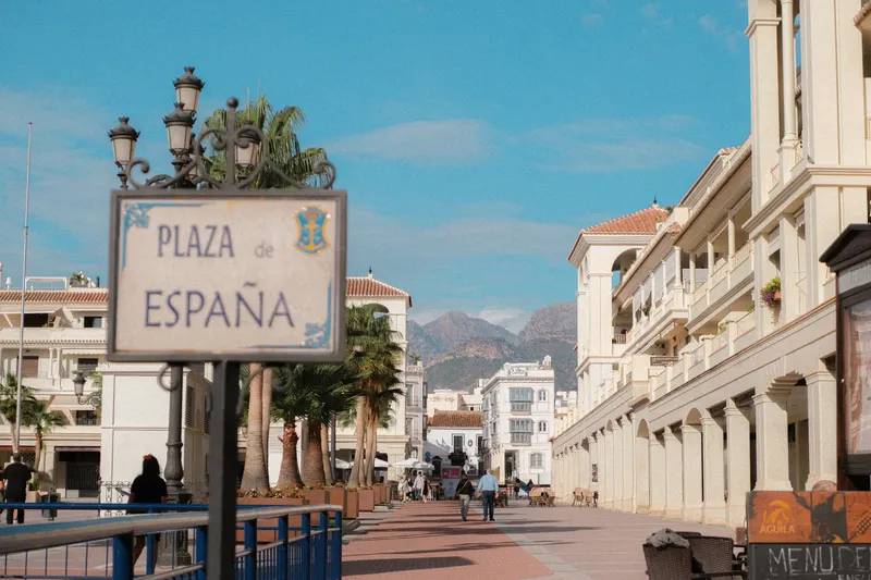 A detailed image of a spacious home in Nueva Andalucía, illustrating the trade-offs between layout and the Puerto Banús property premium.