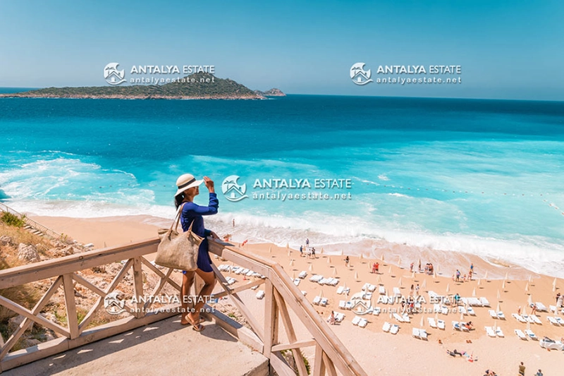 Summer in Antalya: Beaches, water sports, and vibrant nightlife