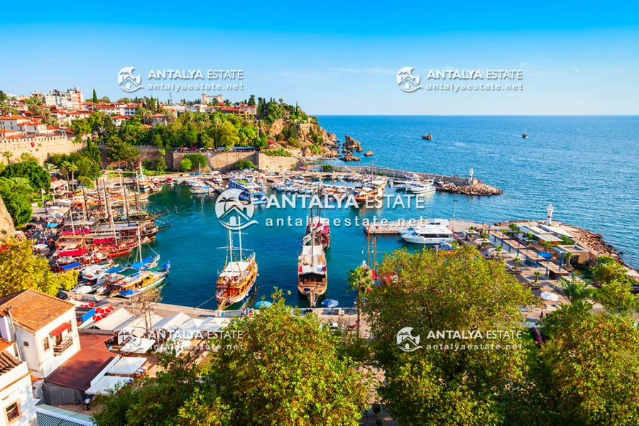 The beautiful beach of Antalya