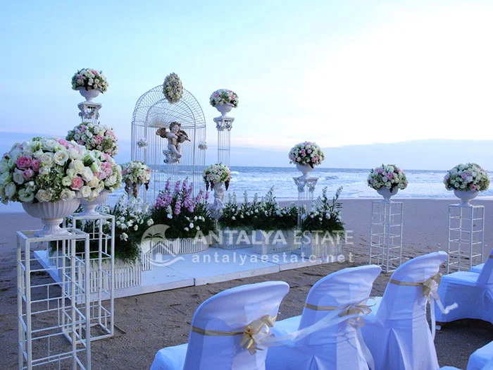 Beach Wedding Decorations and Themes