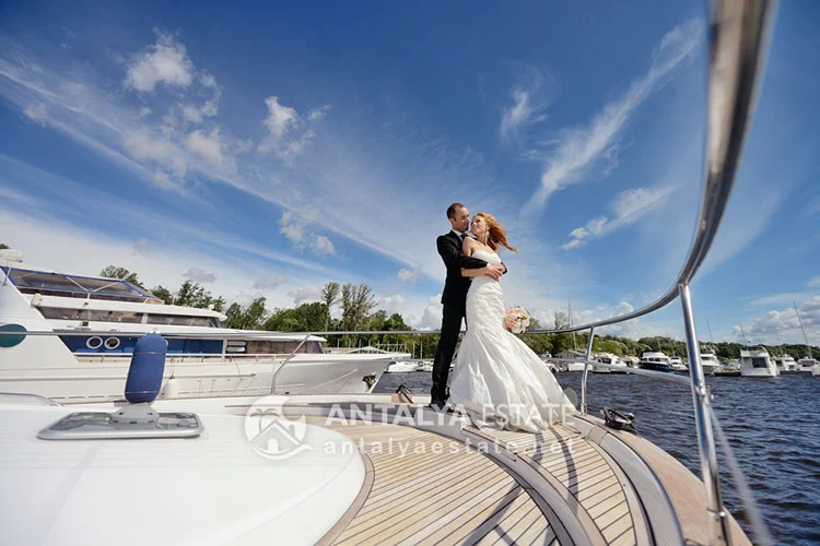 Setting Sail for Love: An Elegant Yacht Wedding in Istanbul